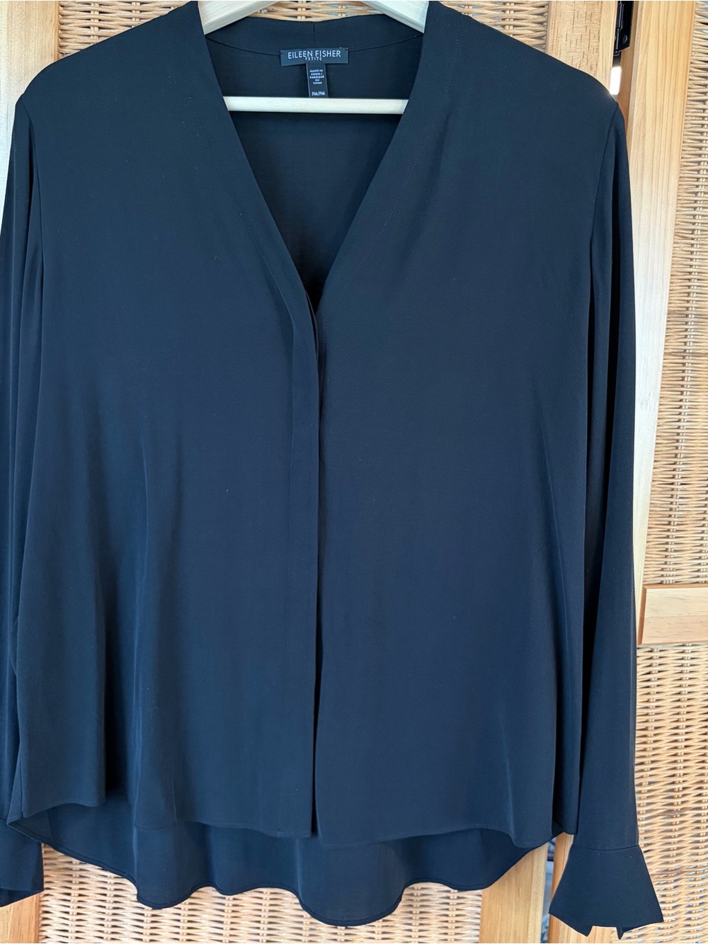 EILEEN FISHER Black Silk button down V-Neck Long-Sleeve Women's Top sz P Med